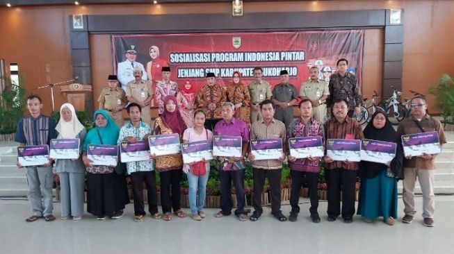 Ini Jumlah Kartu Indonesia Pintar yang Dibagikan Untuk Pelajar di Sukoharjo