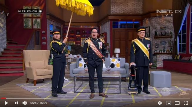 Andre Taulany berperan jadi raja di acara Ini Talkshow [Youtube/Ini Talk Show]