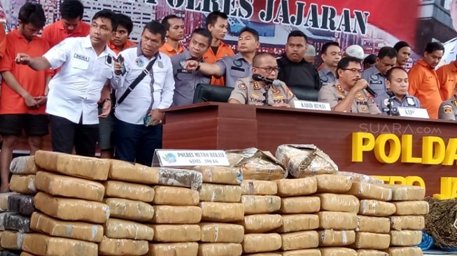 Tangkap 19 Bandar, Polda Metro Jaya Sita 1,3 Ton Ganja