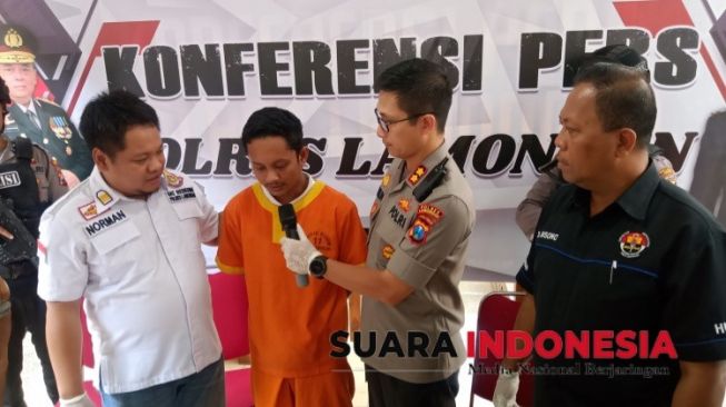 Gara-gara Acungkan Jari Tengah, Guru Pukul Siswa Pakai Besi