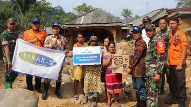 Bank BJB Bantu Korban Longsor di Kabupaten Bogor