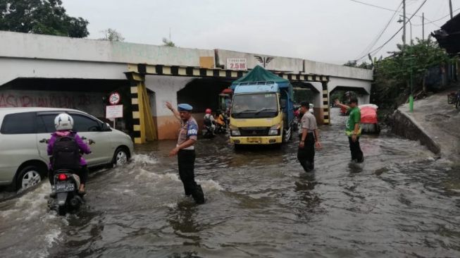 Pantang Salah Pilih, Ini Trik Membedakan Mobil Bekas Eks Kena Banjir