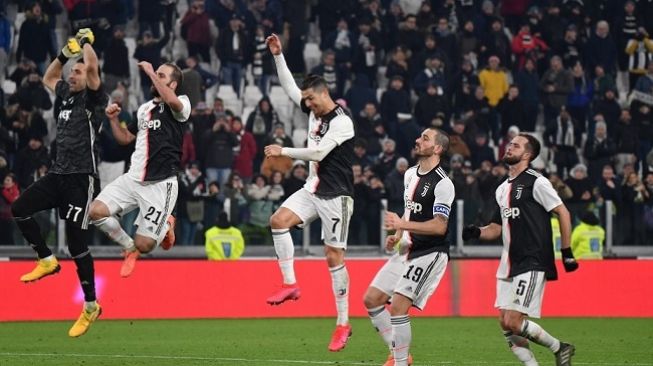 Para pemain Juventus merayakan kemenangan 3-1 saat menjamu AS Roma di ajang Coppa Italia 2020, Kamis (23/1/2020) dini hari WIB. (Foto: AFP)