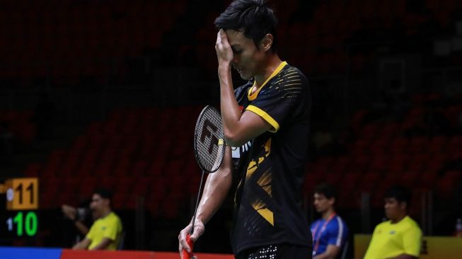 Pebulutangkis tunggal putra Indonesia, Shesar Hiren Rhustavito, terhenti kiprahnya di babak perempat final Thailand Masters 2020 usai kalah dari Shi Yu Qi (China), Jumat (24/1). [Humas PBSI]