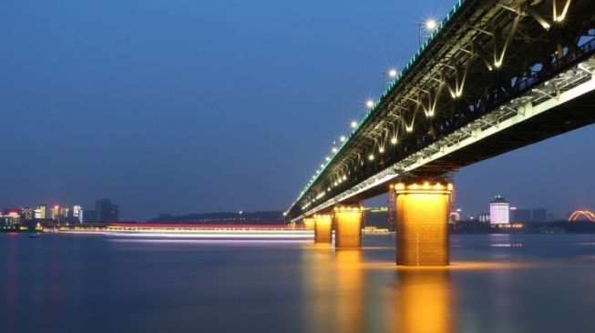 Wuhan Yangtze River Bridge. (Pixabay/@inthesky)
