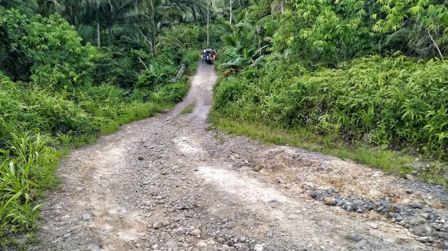 Pemprov Sulut ‘Biarkan’ Jalan Pintareng-Dalokaweng Lumpuh