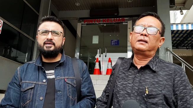 Rizal Djibran melaporkan AB ke Polda Metro Jaya, Sabtu (25/1/2020) dalam kasus penipuan. [Ismail/Suara.com]