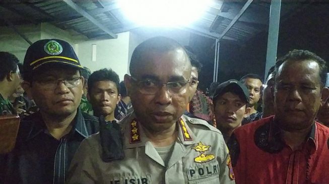 Kapolrestabes Medan Kombes Pol Jhonny Edison Isir saat dijumpai di Masjid Al Amin, Jalan Belibis, Kelurahan Tegal Sari Mandala II, Kecamatan Percut Sei Tuan, Kabupaten Deli Serdang, Sabtu dini hari. (ANTARA/Nur Aprilliana Br Sitorus)