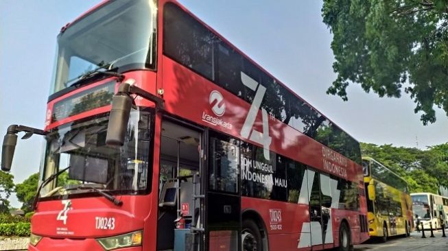 Bus wisata Transjakarta. (Suara.com/Stephanus Aranditio)