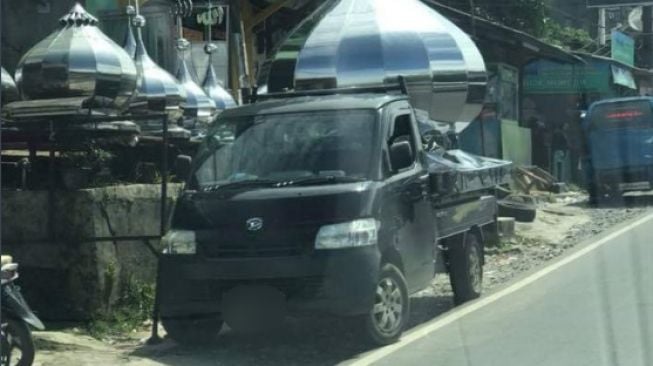 Muatan Mobil Ini Bikin Salah Fokus, Bentuknya Dianggap Mirip Pokemon