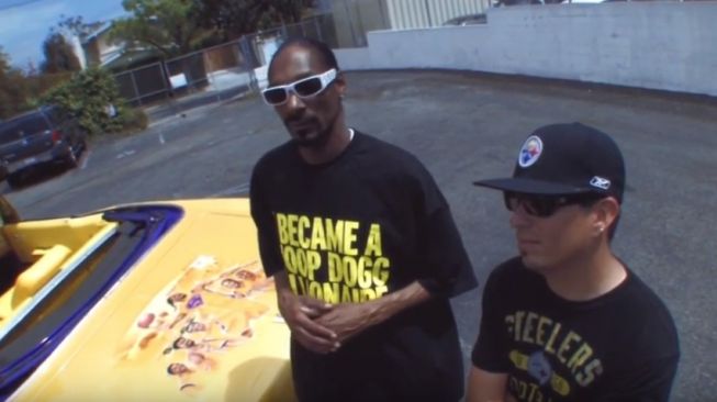 Mobil Impala 64 milik Kobe Bryant pemberian Snoop Dogg. (Youtube/Taz Roc)