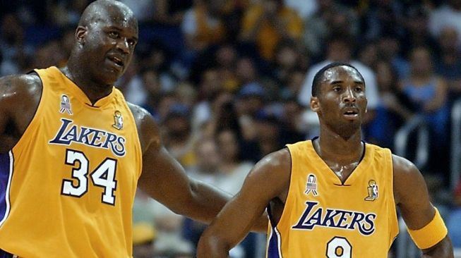 Shaquille O'Neal (kiri) dan Kobe Bryant saat masih memperkuat LA Lakers. [AFP/Lucy Nicholson]