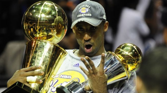 Kobe Bryant merayakan keberhasilan membawa LA Lakers juara NBA 2009. [AFP/Emmanuel Dunand]