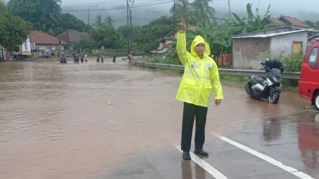 Gerbang Tol Cilegon Terendam Banjir, Akses Menuju Krakatau Steel Tersendat