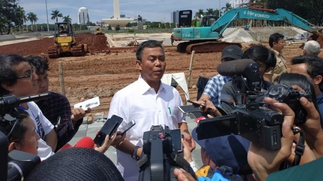 Ketua DPRD DKI Jakarta, Prasetyo Edi Marsudi saat sidak ke proyek revitalisasi Monas. (Suara.com/Fakhri).