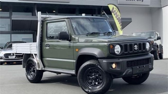 Suzuki Jimny melawan takdir, jadi pikap nih (creative311.com)