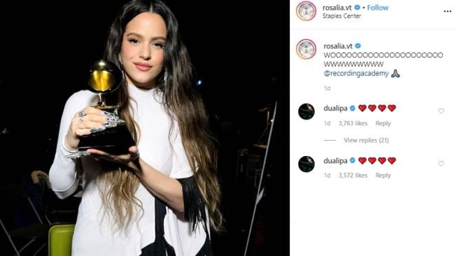 Rosalia di Grammy Awards 2020. (Instagram/@rosalia.vt)