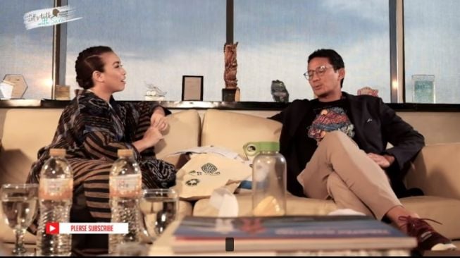 Sandiaga Uno dan Rahayu Saraswati. (YouTube/Let's Talk with Sara)