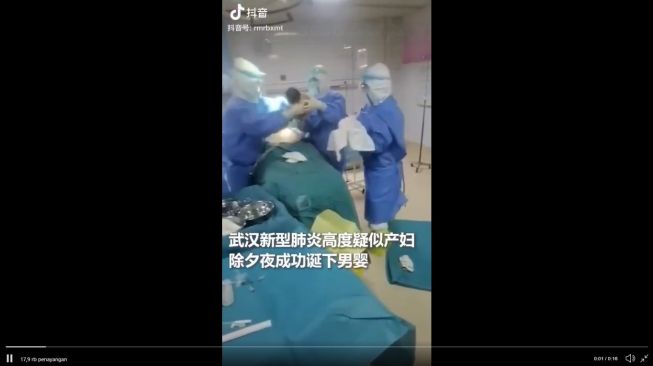 Bayi yang dilahirkan di tengah wabah virus corona Wuhan (Twitter/Global Times)