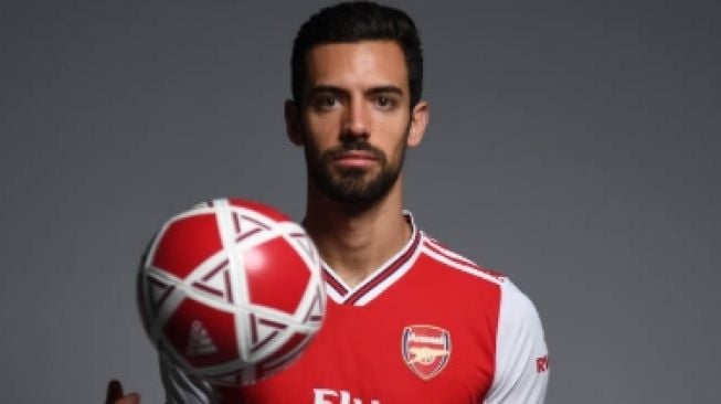 Pablo Mari dengan seragam Arsenal. [Laman resmi Arsenal]