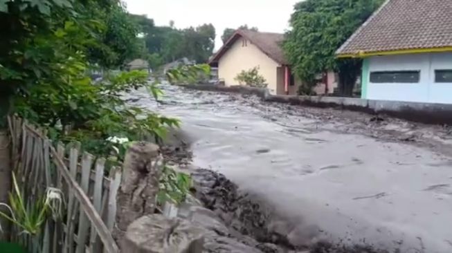 Banjir Bandang di Ijen Disebut Akibat Dampak Pembakaran Hutan