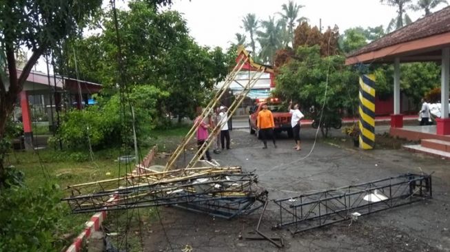 Angin Kencang Kembali Terjang Sejumlah Rumah di Kabupaten Blitar