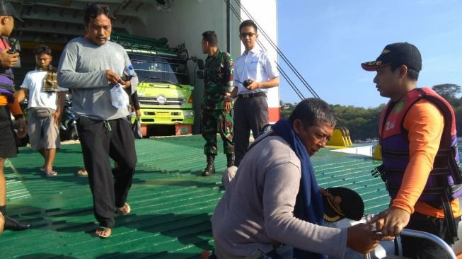 Angkut 176 Penumpang KMP Parama Kalyana Kandas di Perairan Padang Bai