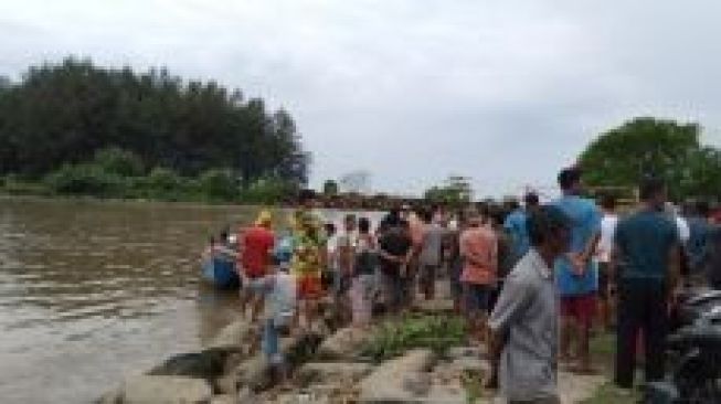Boat Pengangkut Nelayan Terbalik di Pessel, Satu Orang Belum Ditemukan