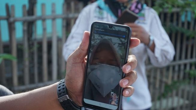 Sujak Waswas Kondisi Anak yang Kuliah di China, Bupati Bekasi: Sabar Dulu