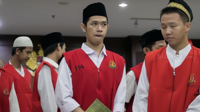 Lutfi Alfiandi saat mengikuti sidang putusan di Pengadilan Negeri Jakarta Pusat, Kamis (30/01). [Suara.com/Alfian Winanto]
