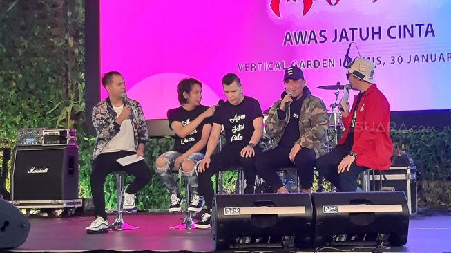 Band Armada dalam acara rilis single "Awas Jatuh Cinta", Kamis (30/1/2020). [Ismail/Suara.com]