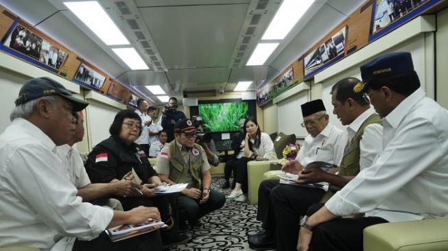 Wakil Presiden RI Maruf Amin saat melakukan kunjungan ke korban banjir bandang di Lebak Banten. (Foto: Dokumentasi Setwapres).