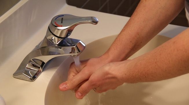 Benarkah Hand Sanitizer & Tisu Basah Antiseptik Melindungi dari Virus?