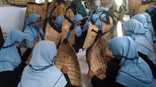 Seni Bundengan, Dari Caping Petani Jadi Alat Musik Unik Mirip Gamelan