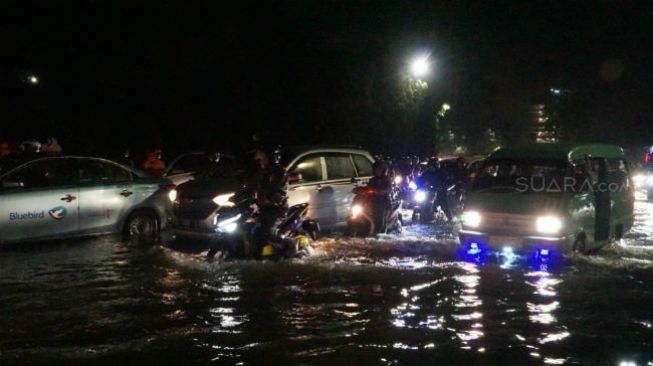 Banjir Terparah, Surabaya Kerahkan Linmas dan Satpol PP