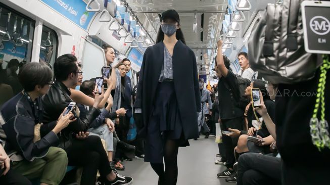 Penumpang Komplain Fashion Show dalam Gerbong, MRT Beri Klarifikasi