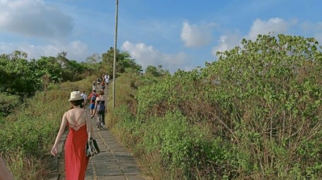 10 Wisata Bali yang Mendunia, Mulai dari Bukit Campuhan hingga Pura Besakih