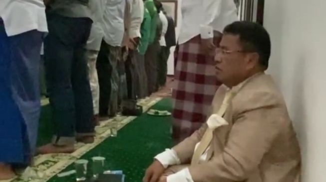 Ustaz Derry Sulaiman Kagumi Sikap Hotman Paris Saat Melayat ke Gus Sholah