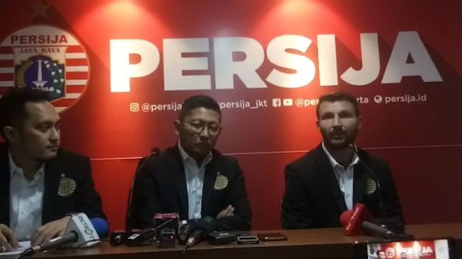 Presiden Persija Mohamad Prapanca ketika memperkenalkan Marco Motta secara resmi kepada media, Senin (3/2/2020).