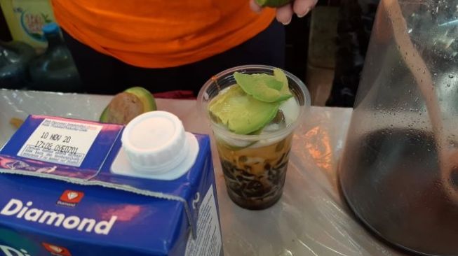 Minuman di Festival Bakso dan Mie Blok M. (Suara.com/Dini Afrianti Efendi)