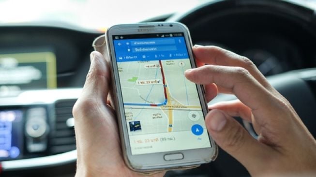 Viral Potret Pria Buang Air di Atas Mobil Terekam Google Maps