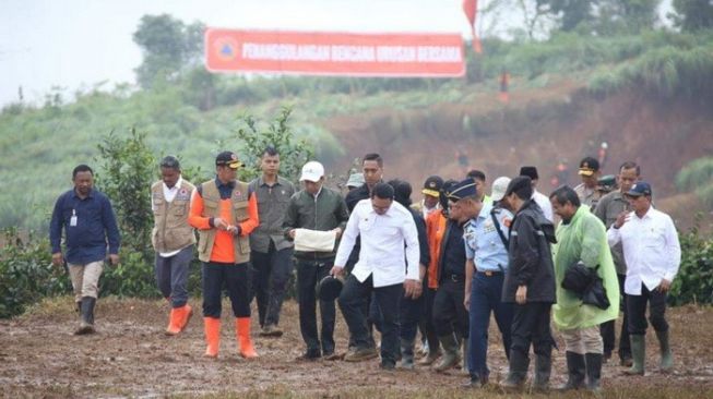 Cegah Longsor, Presiden Jokowi Ajak Warga Tanam Vetiver