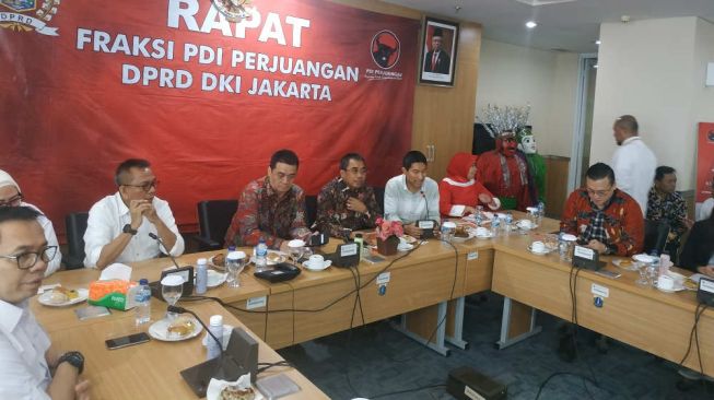 Riza Patria Sambangi Fraksi PDIP Minta Dukungan, Gembong: Gak Bisa Sekarang