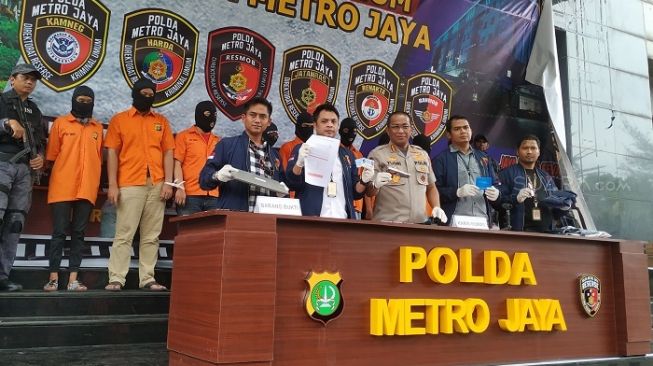 Sindikat Pembobol Rekening Ilham Bintang Jual SLIK OJK dan Bikin KTP Palsu