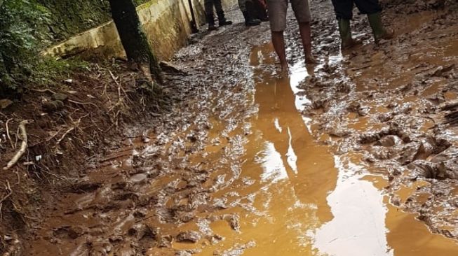 Banjir di Bandung Mulai Surut, Tinggal Becek Saja