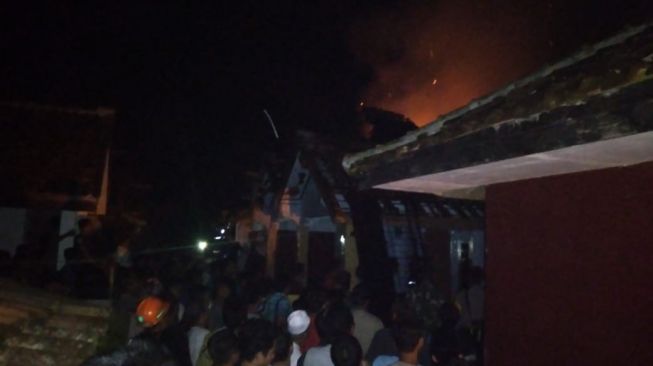 Pemiliknya Dirawat di RS, Rumah Permanen di Pandeglang Hangus Terbakar
