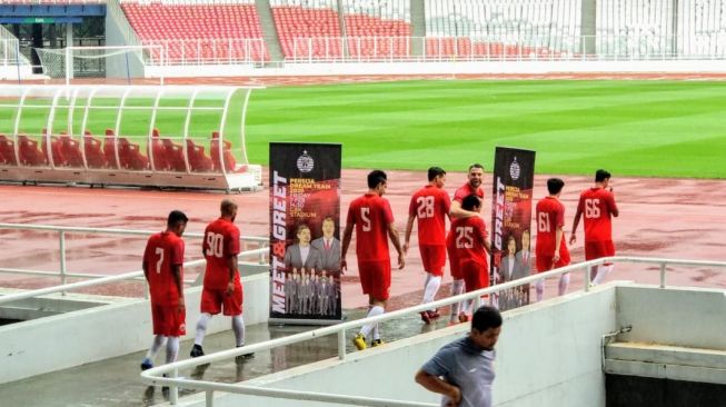 Manajemen Persija perkenalkan skuat 2020 di Hadapan Sponsor di Stadion Utama Gelora Bung Karno (SUGBK), Senayan, Jakarta, Jumat (7/2/2020). [Suara.com/Adie Prasetyo]