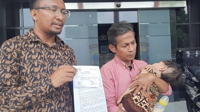 Kasusnya Belum Usai, Zikria bersama Suami dan Anaknya Tinggal di Kantor LBH