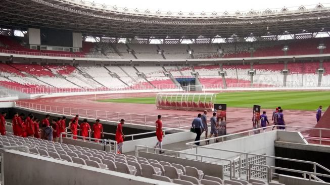 Manajemen Persija perkenalkan skuat 2020 di Hadapan Sponsor di Stadion Utama Gelora Bung Karno (SUGBK), Senayan, Jakarta, Jumat (7/2/2020). [Suara.com/Adie Prasetyo]