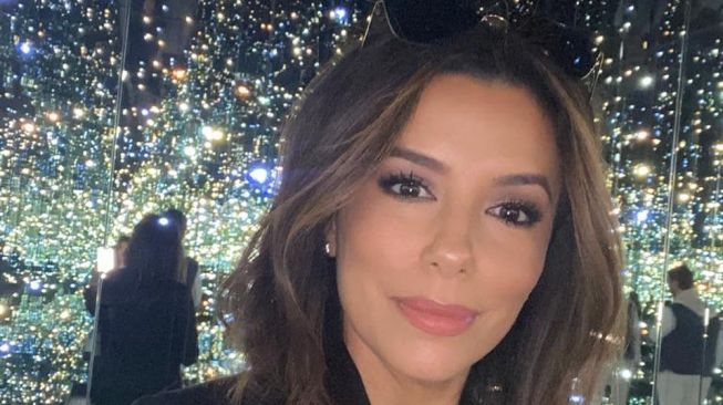 Eva Longoria Berbagi Rahasia Awet Muda, Salah Satunya Pakai Baby Oil!